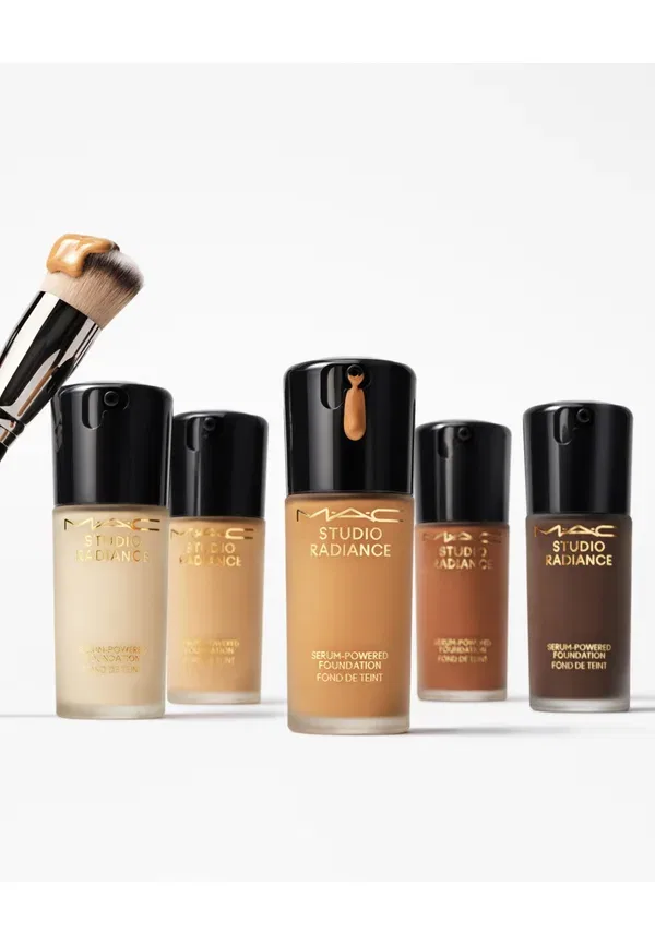 Тональная основа с гиалуроновой кислотой Studio Radiance Serum-powered Foundation Mac nc25 30 мл, цвет nc25 — фото 2
