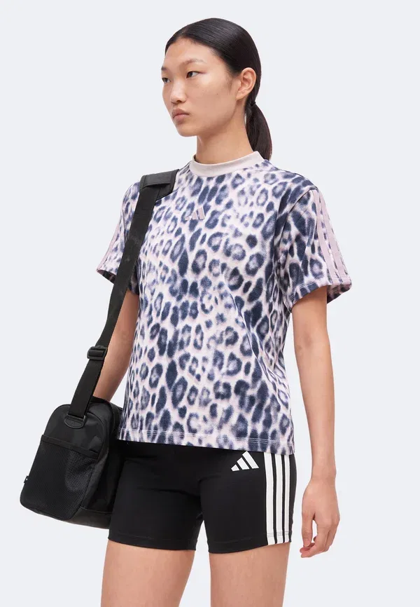 Футболка принтованная Adidas Sportswear, мультиколор/ледяной фиолетовый — фото 4