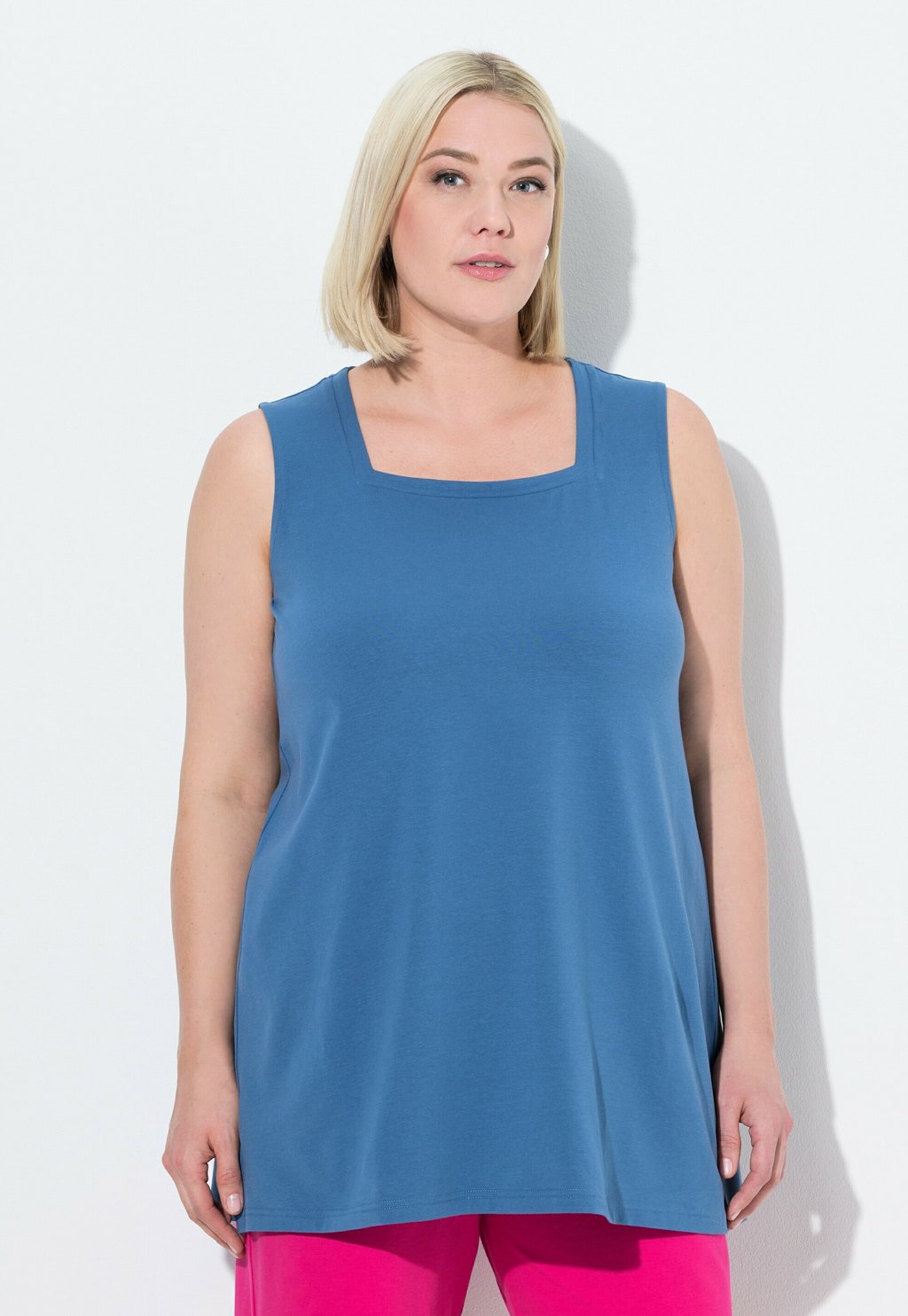 

Топ LONG CARREE-AUSSCHNITT ÄRMELLOS Ulla Popken, цвет Denim Blue