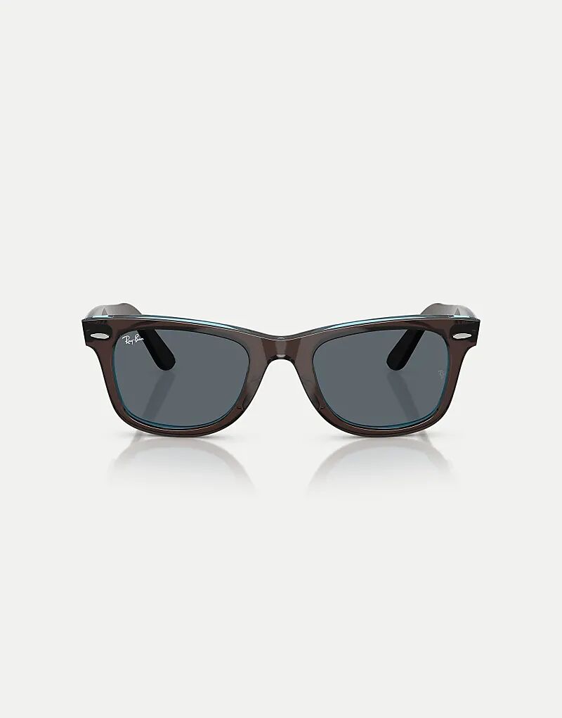 

Солнцезащитные очки Ray-Ban Wayfarer квадратной формы с синими линзами коричневого цвета на прозрачно-синем фоне