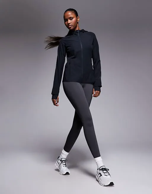 

4505 водоотталкивающая куртка узкого кроя для бега с капюшоном и карманами на молнии черного цвета