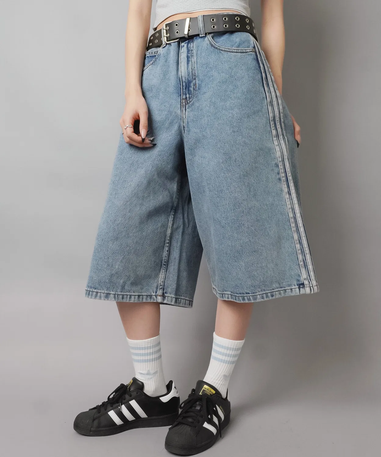 Женские джинсовые шорты свободного кроя Adidas, Light Blue — фото 3