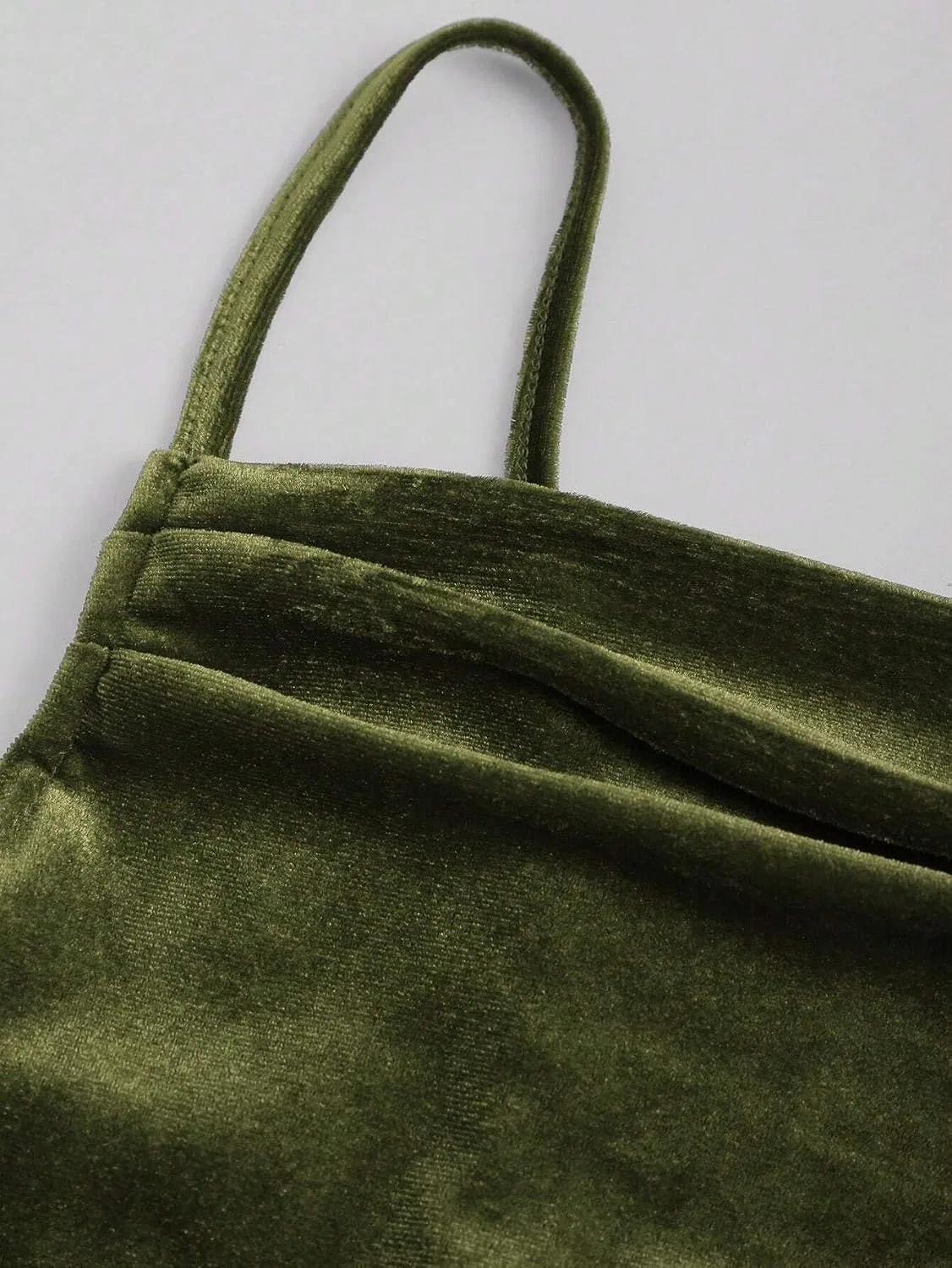 Женское элегантное бархатное макси-платье на тонких бретелях, Army Green — фото 4