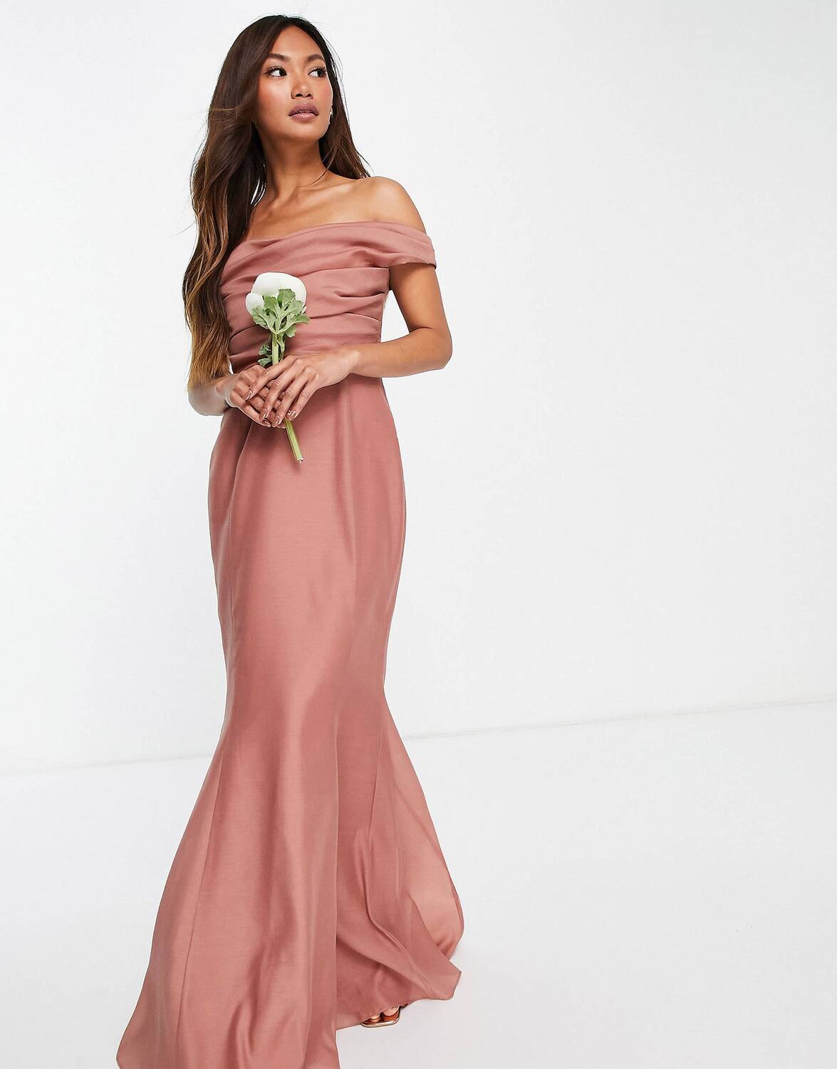 

Платье макси с открытыми плечами и корсетом ASOS DESIGN Bridesmaid