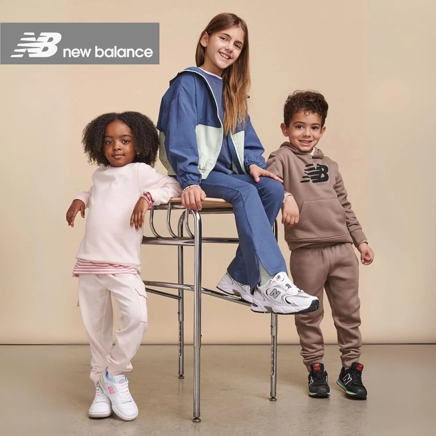Детские спортивные брюки New Balance свободного кроя - мягкие, из хлопкового флиса, с карманами (размеры 4-20), Burgundy — фото 3