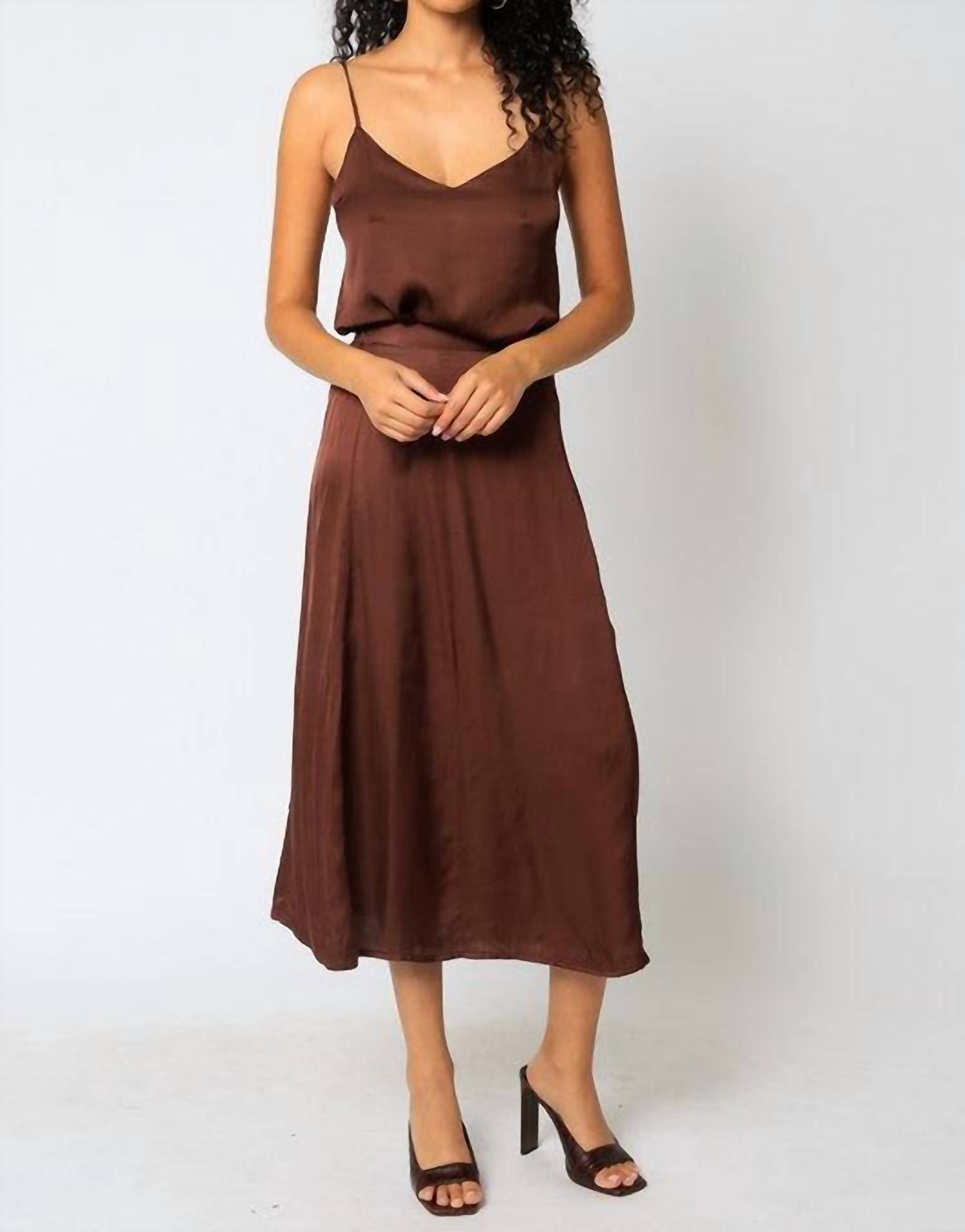

Юбка макси Alexia Satin в цвете какао OLIVACEOUS, цвет cocoa
