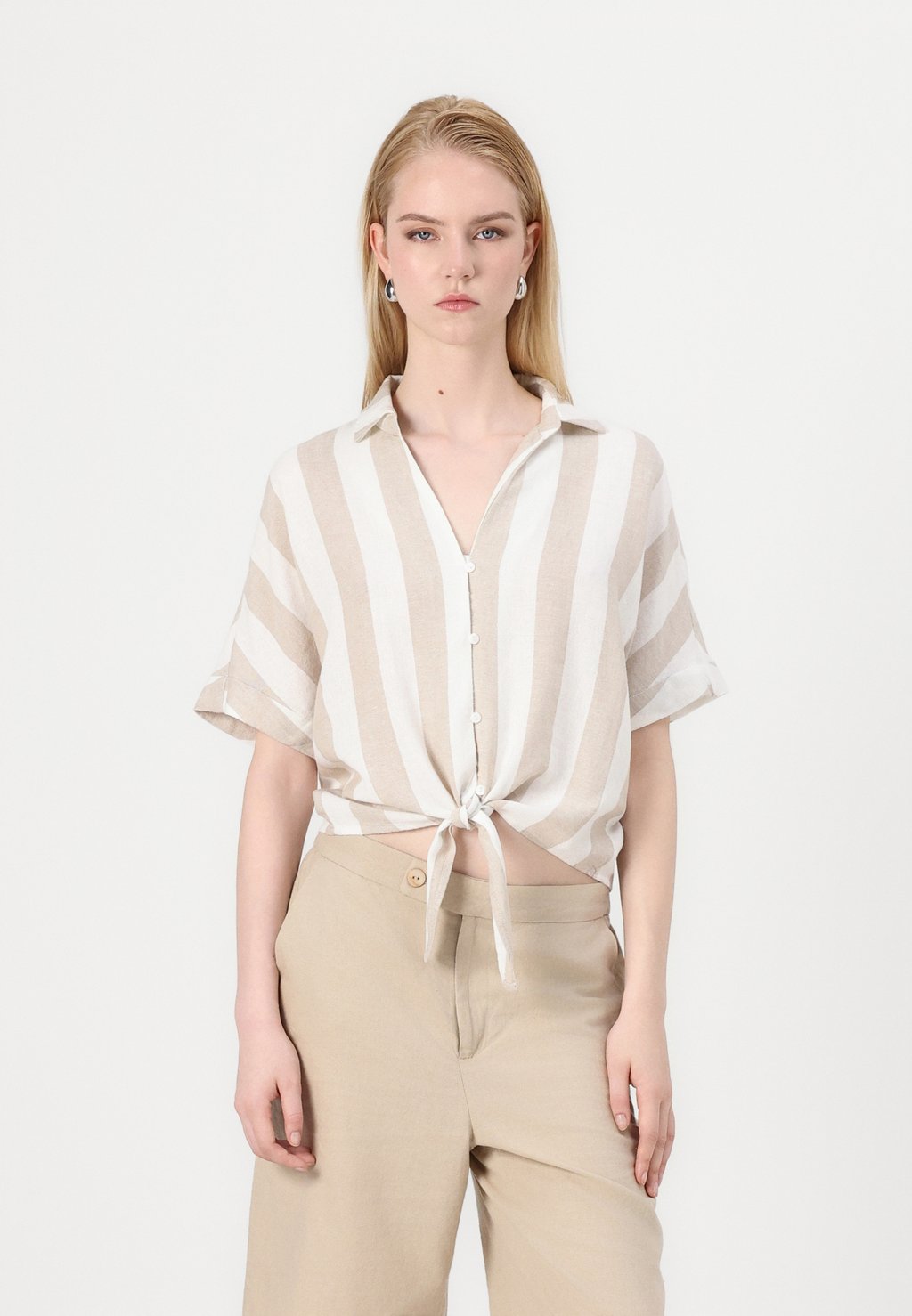 

Блузка на пуговицах ONLCARO KNOT SHIRT ONLY, Humus/Cloud Dancer