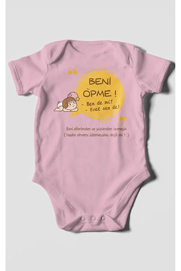 Детское боди с принтом Don'T Kiss Me, Do I? Yes, Sende Morivokids, Dark Pink — фото 2