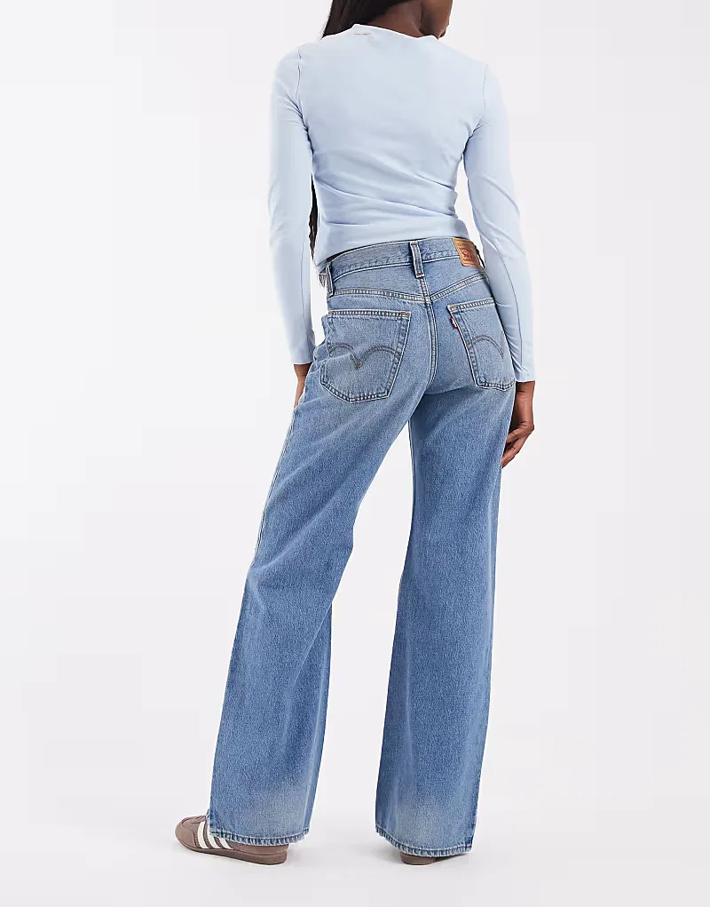 Джинсы Levi's средней длины свободного кроя, с эффектом потертости, средне-синий — фото 2