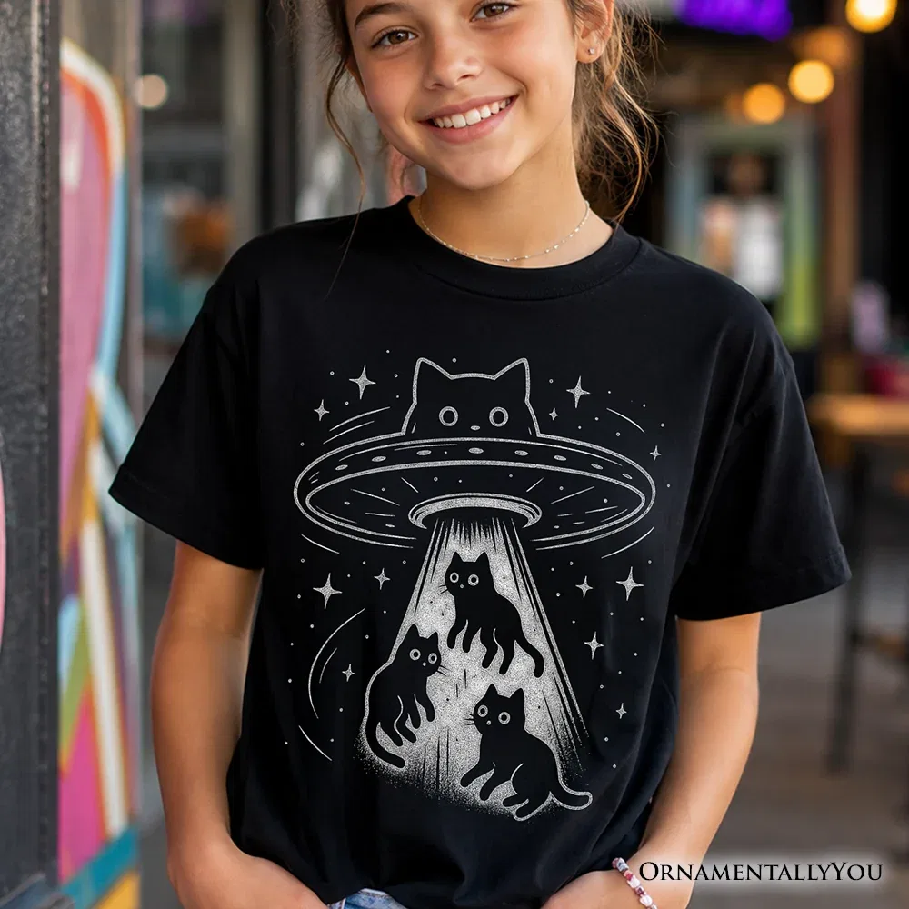 Детская футболка с принтом Cosmic Cat and Alien OrnamentallyYou, черный — фото 4
