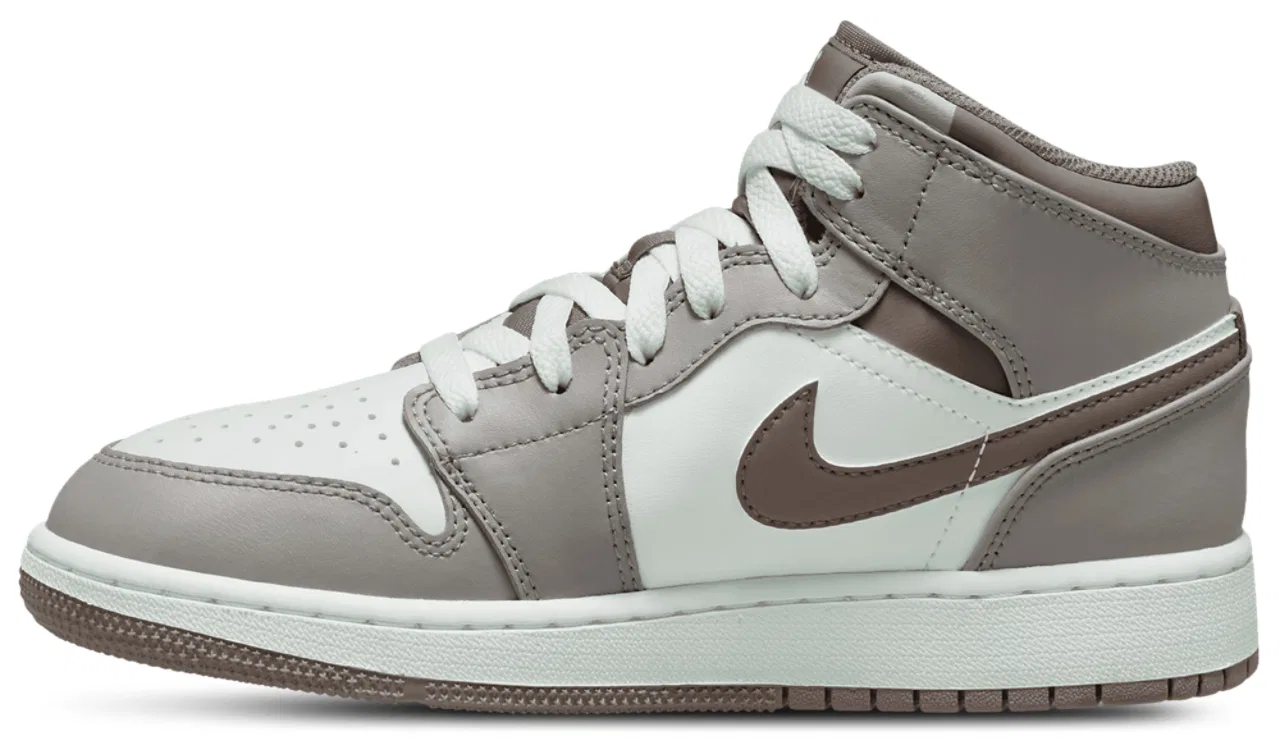 Кроссовки для мальчиков AJ 1 Mid Jordan, цвет Tan/Gray — фото 2