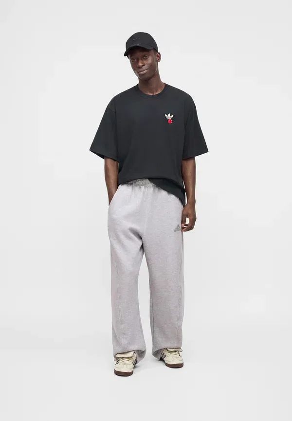 Футболка унисекс с принтом "Торт" большого размера Adidas Originals — фото 4