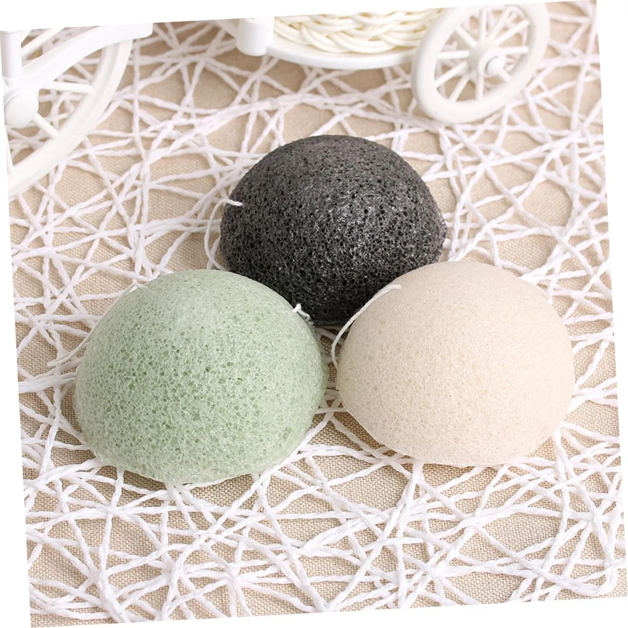 Пилинговый спонж для лица с активированным углем, Konjac, Healeved, 7x4x7 см — фото 2