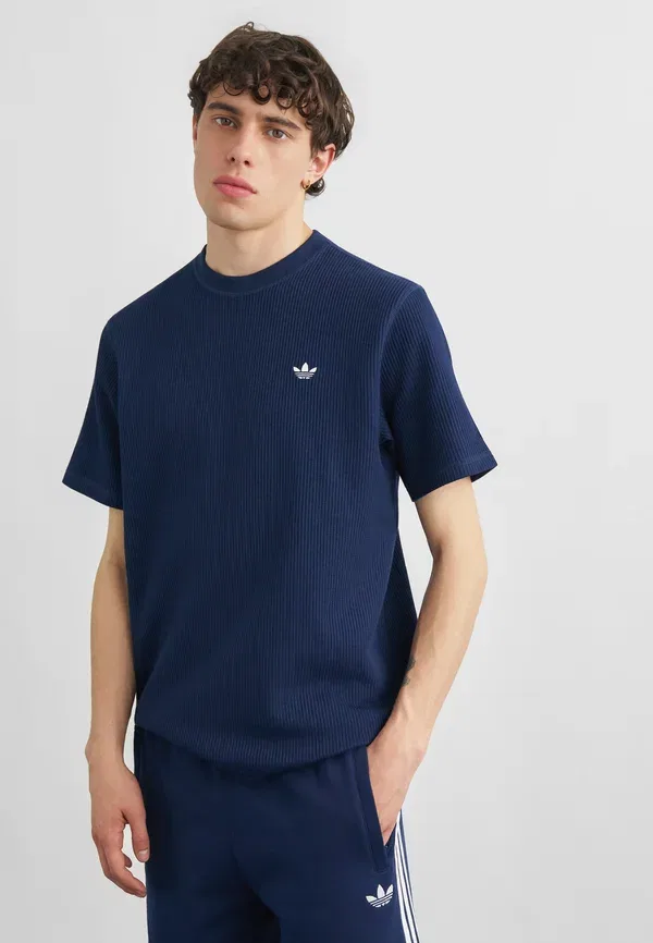Футболка с вафельным рисунком - базовая футболка Adidas Originals, индиго