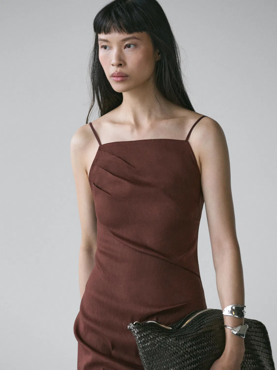 Платье миди из эластичной льняной смеси с бретелями Massimo Dutti, шоколадный — фото 2