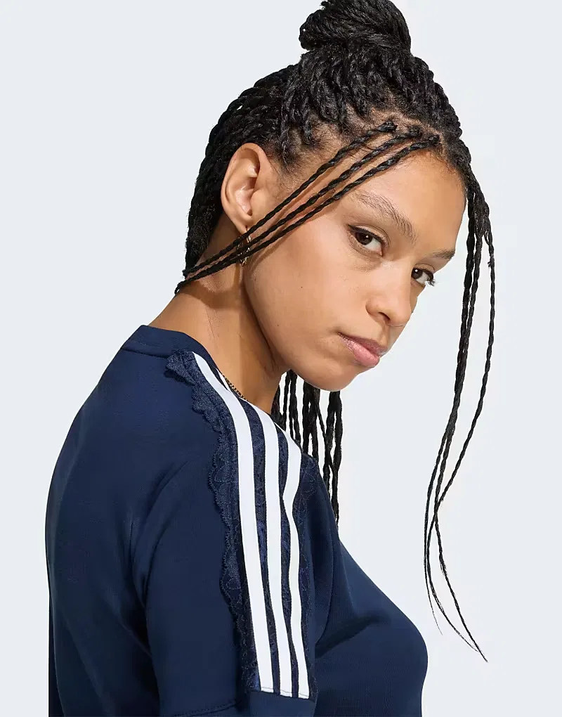 Футболка Adidas Originals Lace с тремя полосками, темно-синий, в университетском стиле — фото 3