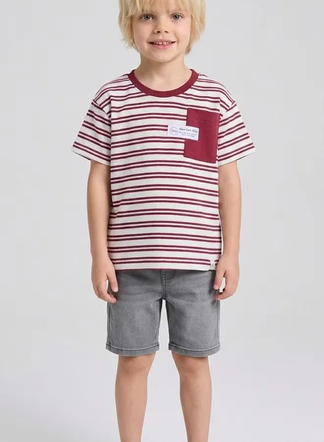 Футболка с принтом в полоску с накладным карманом Juniorloom Take Two, белый — фото 4