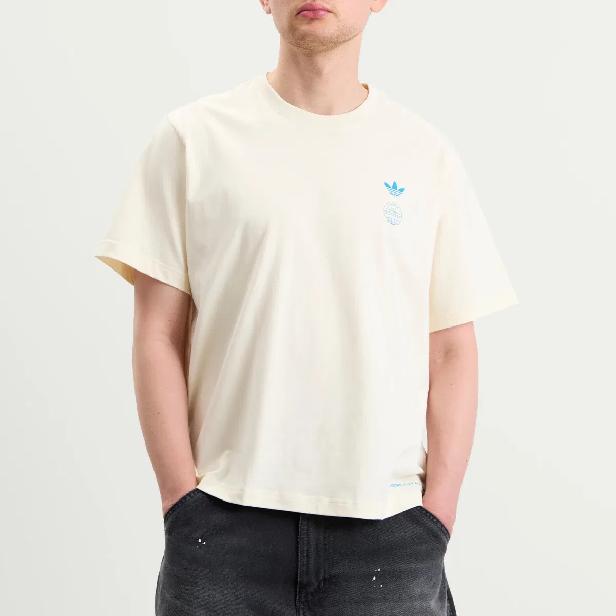 Футболка с принтом X Bad Bunny Milan Tour Merch Adidas, Cream White — фото 2