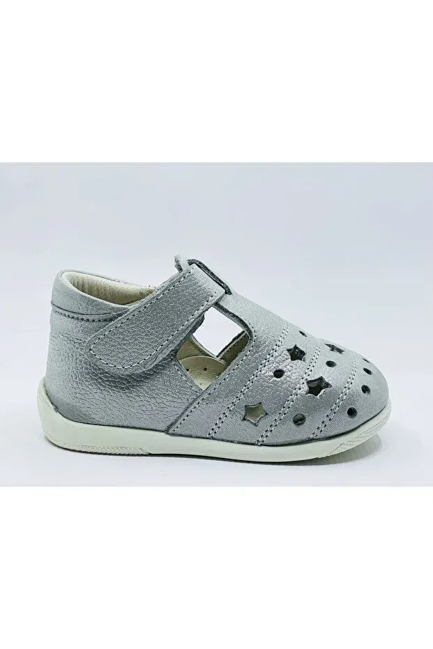Детская обувь для девочек кожаная модель Leather and anatomical sole first step shoes Ridente, Silver
