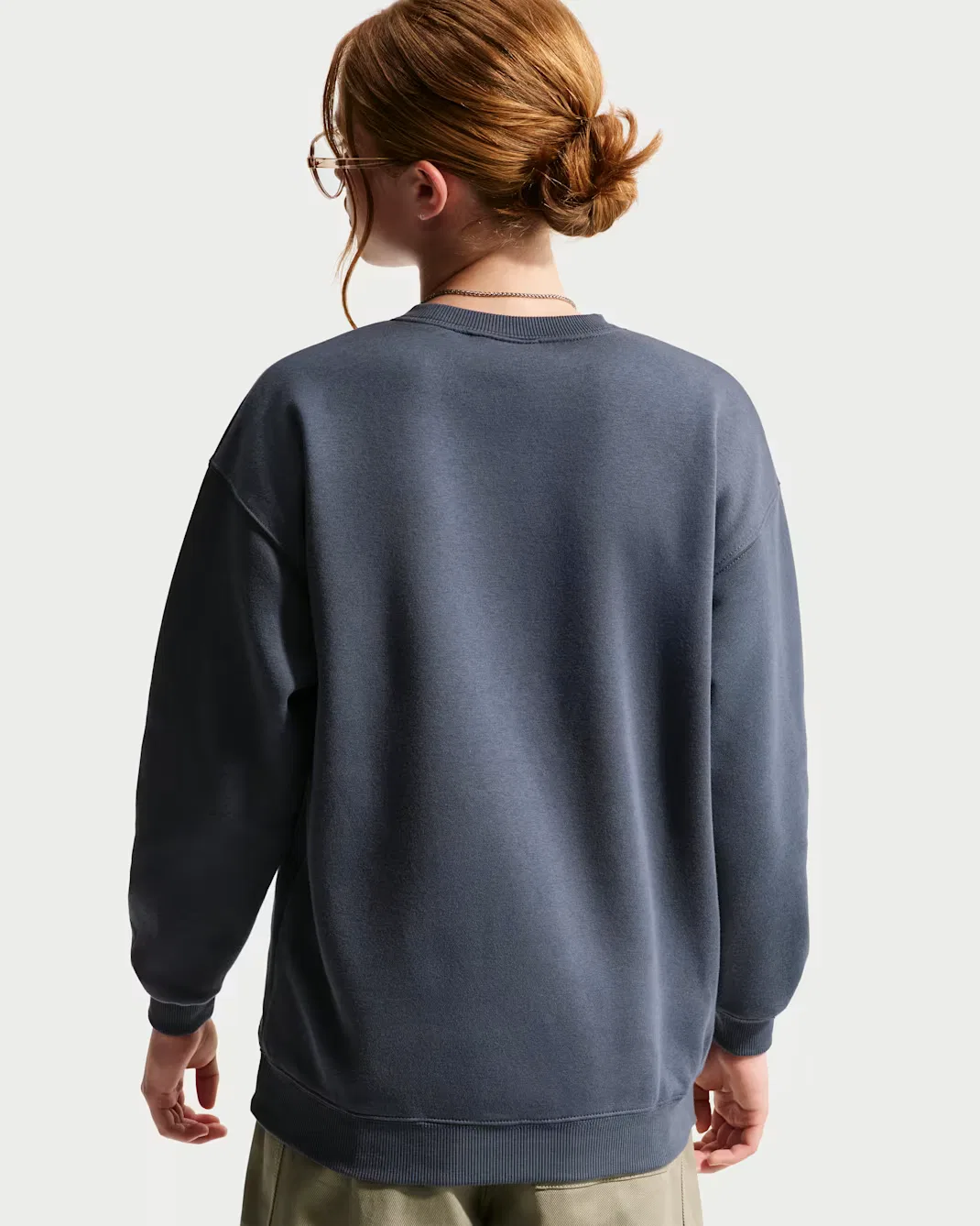 Детская толстовка оверсайз с круглым вырезом для девочек (подростков) Nike Sportswear Studio, Thunder Blue/White — фото 2