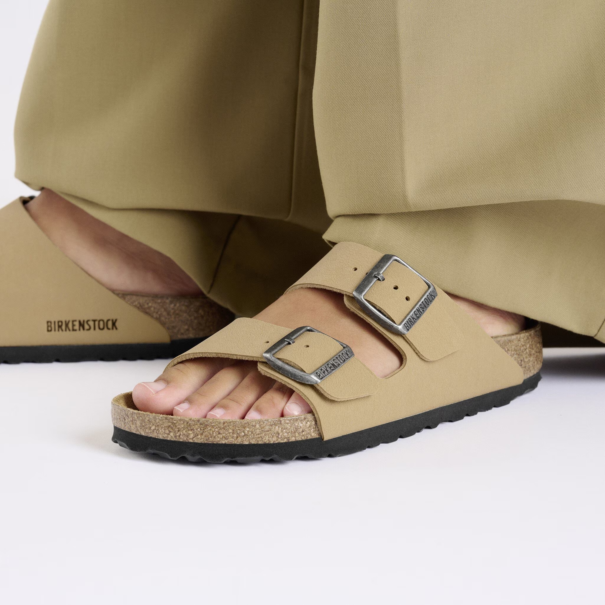 Сандалии Birkenstock Arizona Birko-Flor Nubuk, бежевый — фото 2