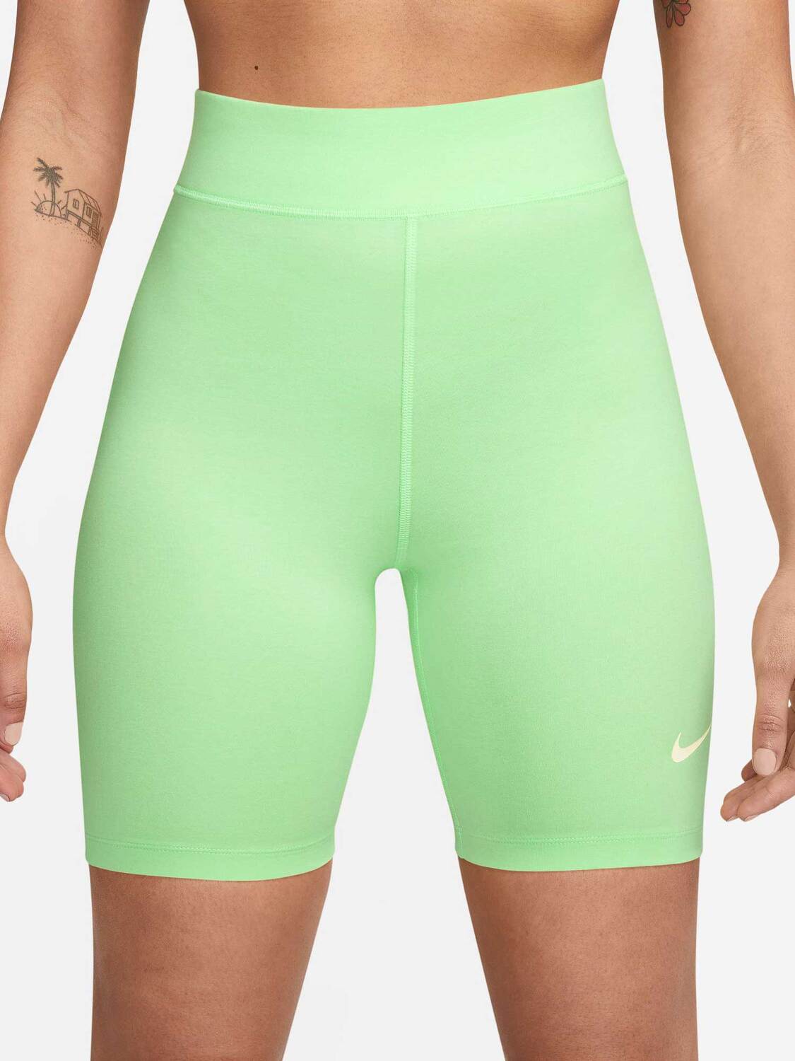 

Тайтсы Nike W NSW NK CLSC HR 8IN SHORT, зеленый