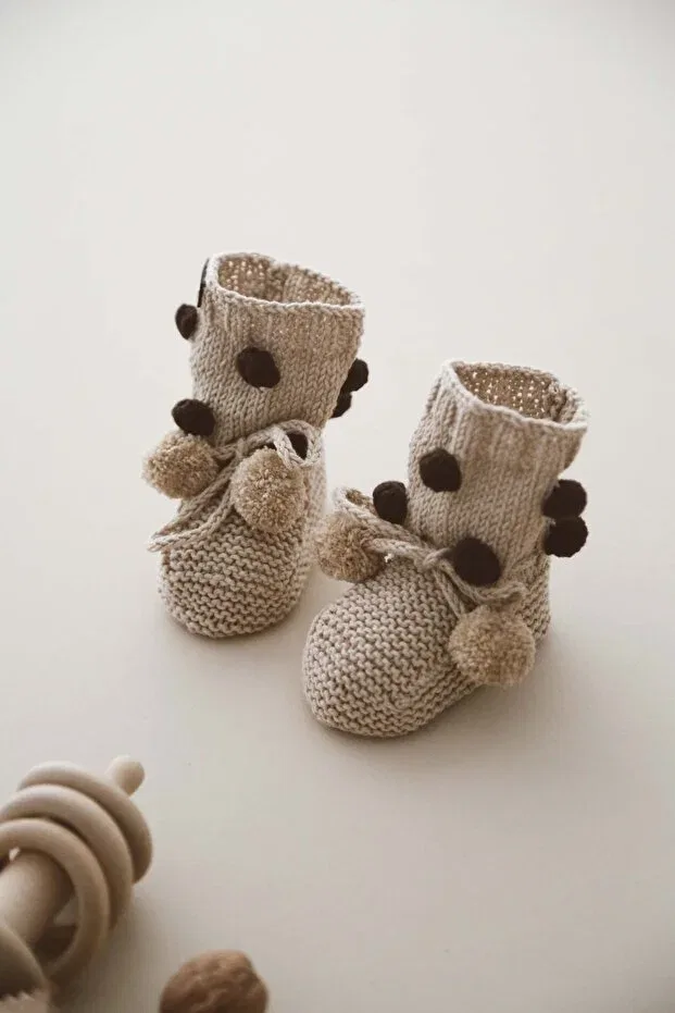 Детские пинетки с помпонами вязаные Ohlalakoala, Beige