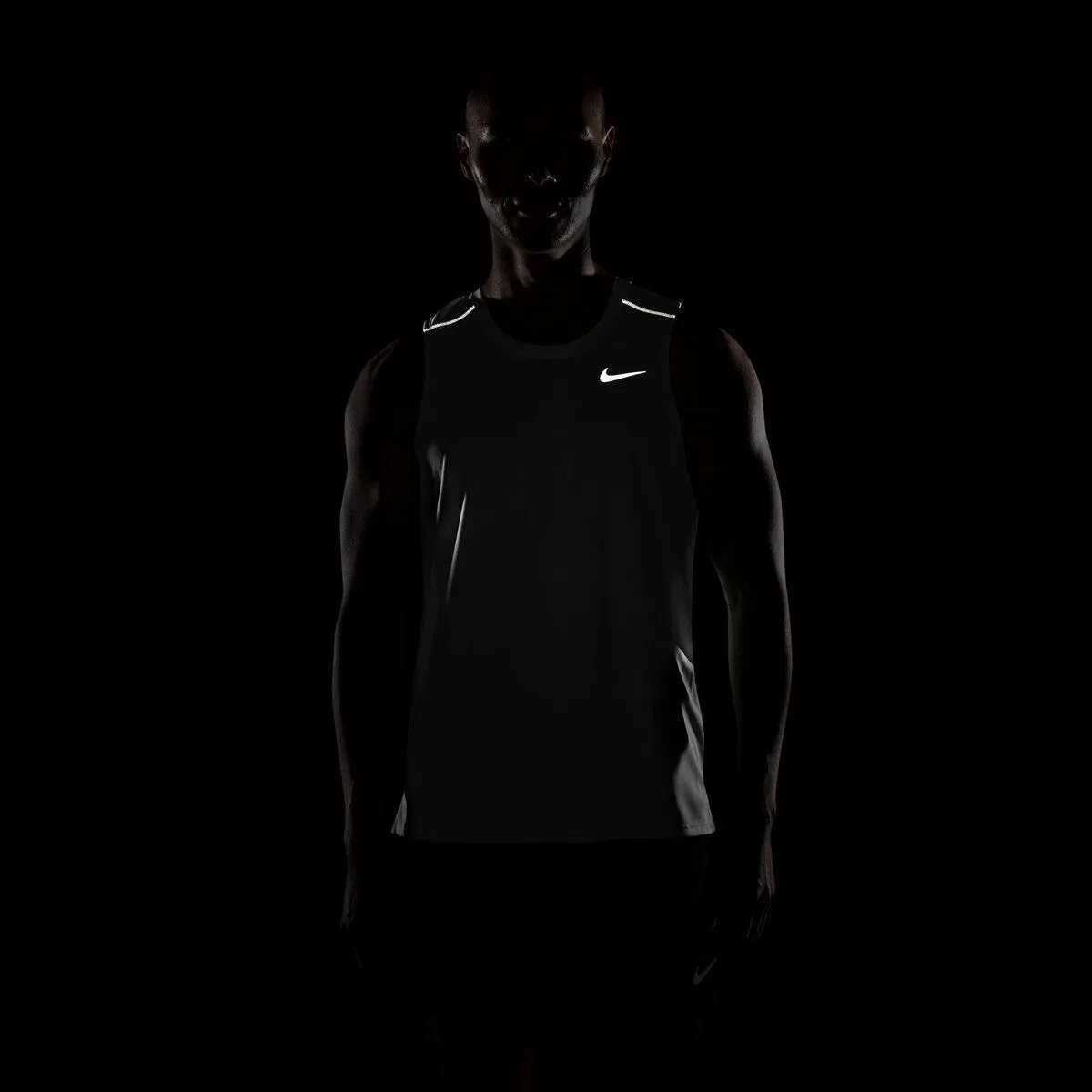 Мужской топ-майка без рукавов Dri-Fit Miler Tank Nike, White/Reflective Silver — фото 4