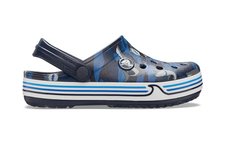 Crocs Детские шлепанцы с принтом акулы Crocband Blue — фото 3
