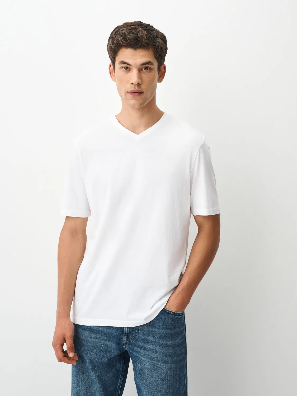 Футболка с V-образным вырезом, Regular Fit, Essential Next, белый