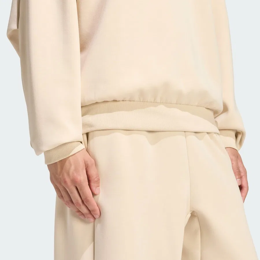 Свитшот спортивный с длинным рукавом модель Soft Lux Sweatshirt adidas, Бежевый — фото 4