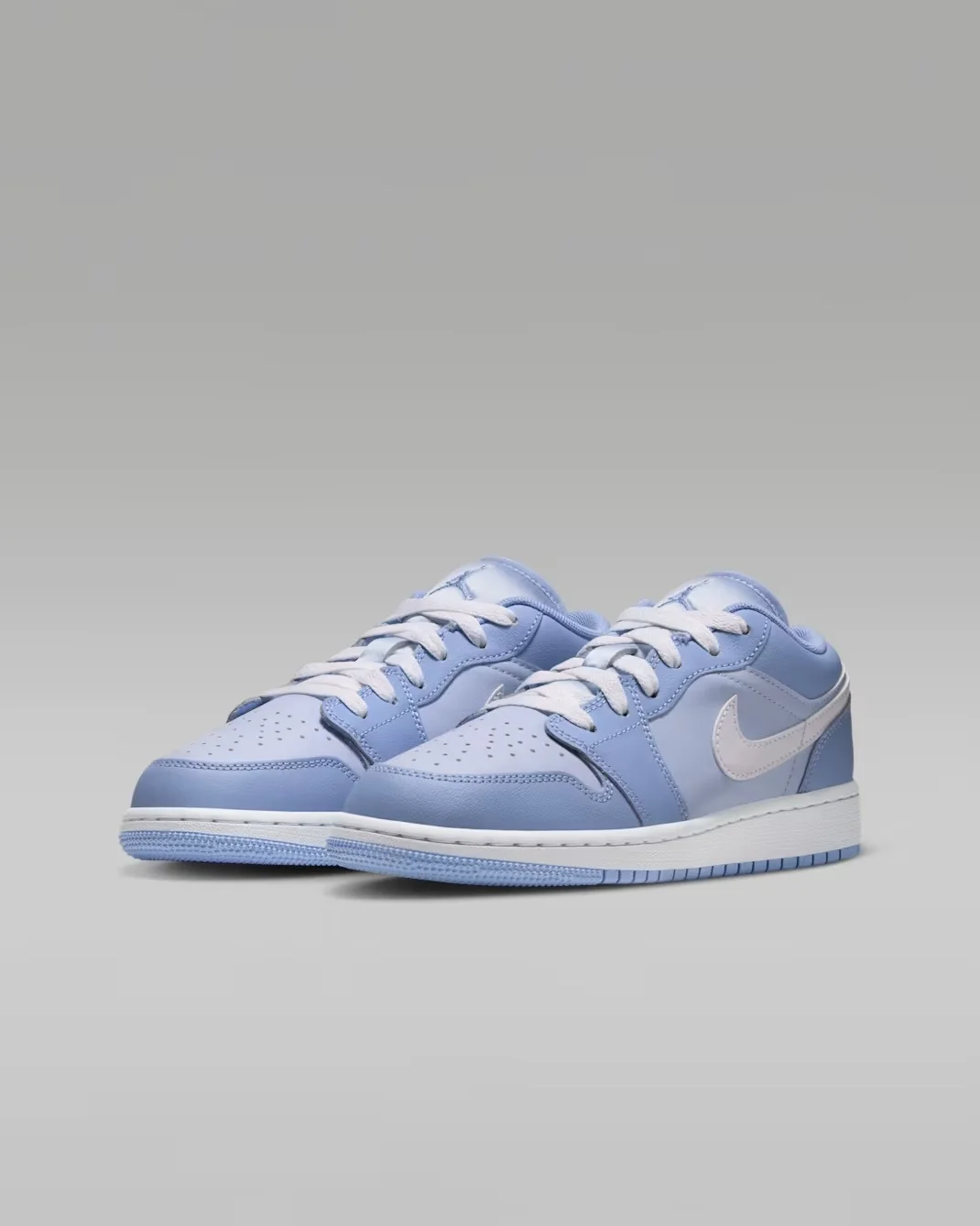 Кроссовки подростковые Nike Air Jordan 1 Low, голубой/белый — фото 4