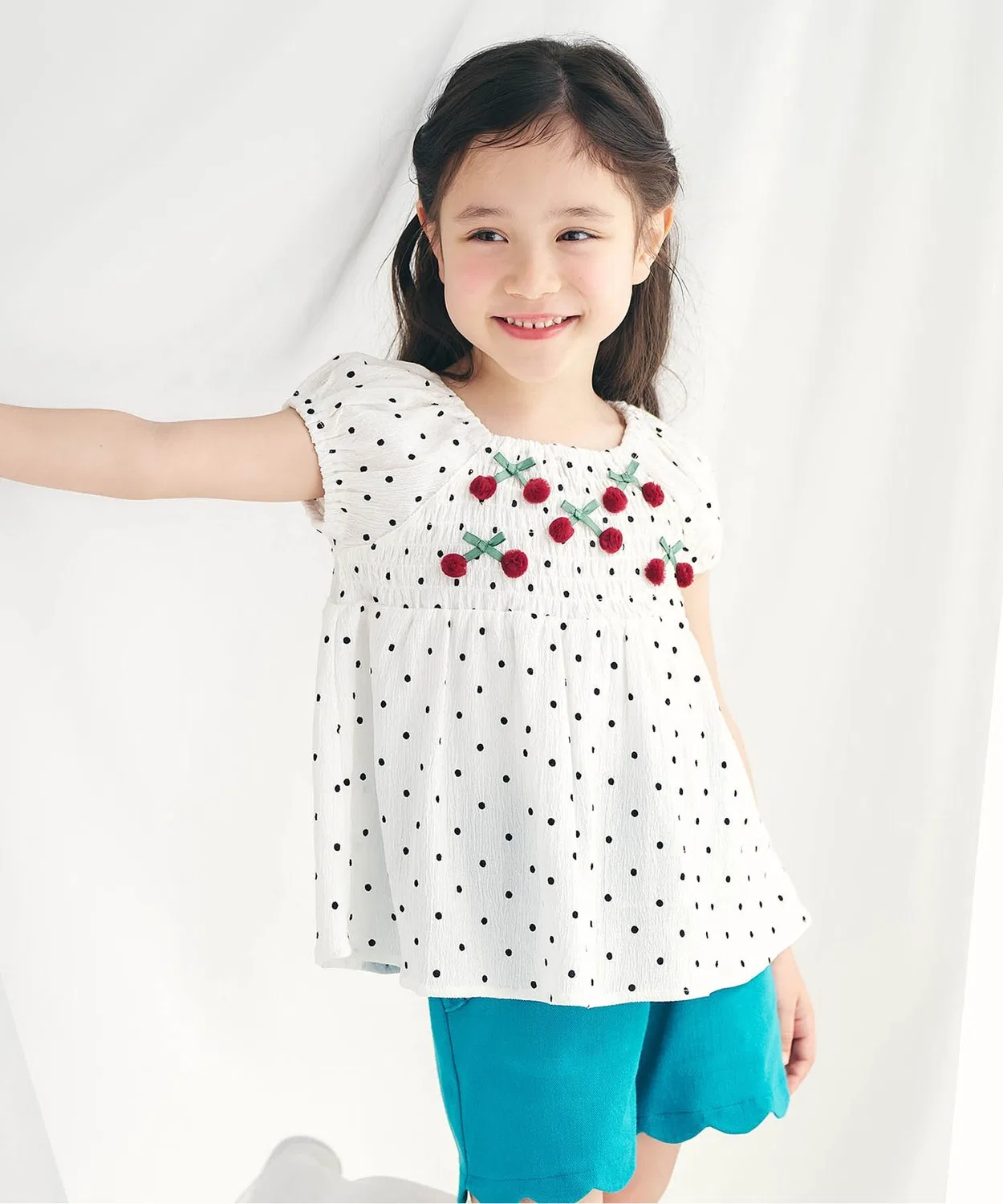 Детская футболка с принтом вишня, модель Shiring Cherry Motif, apres les cours, Dot