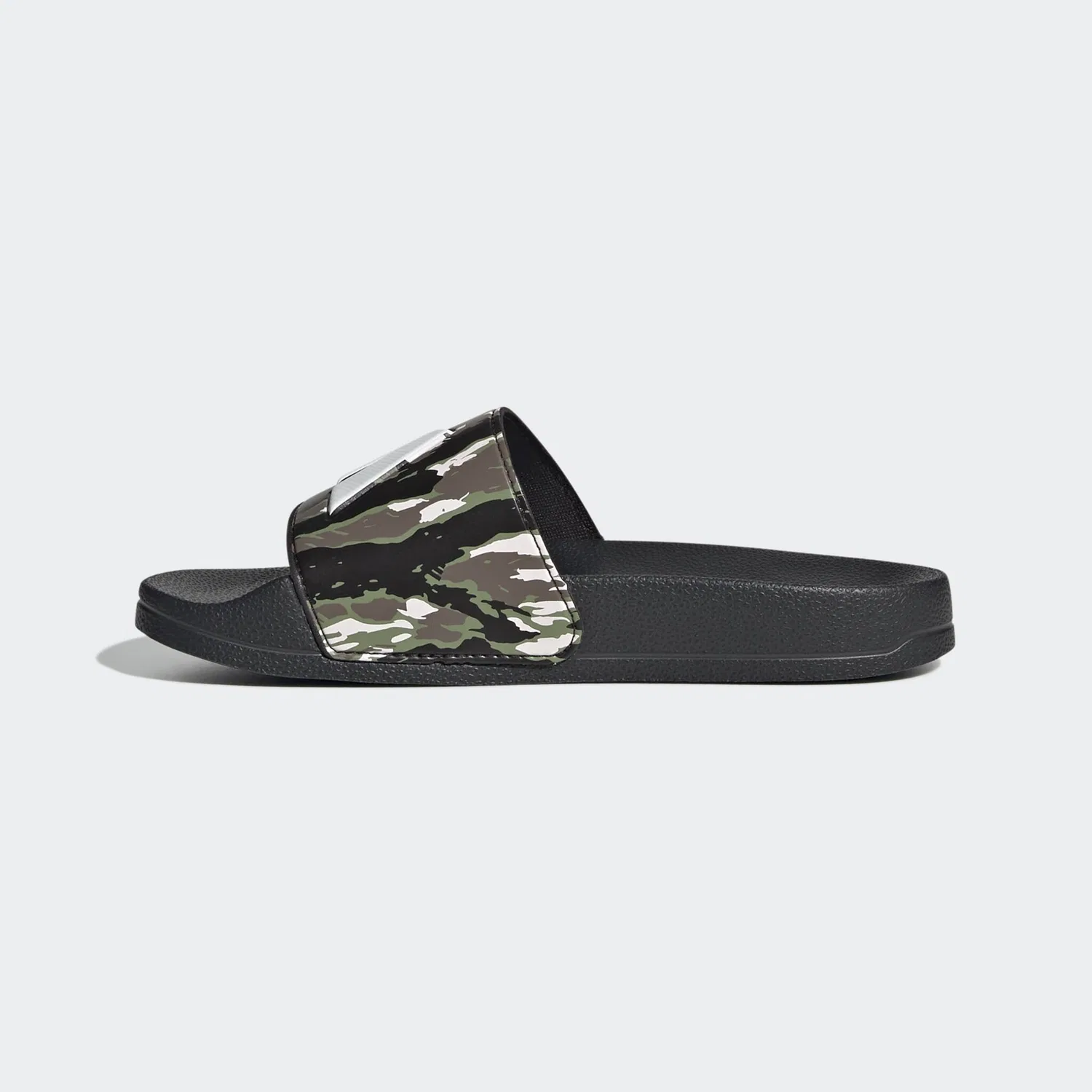 Детские шлепанцы с логотипом Adidas Sportswear, Core Black/Chalk White/Tent Green — фото 3