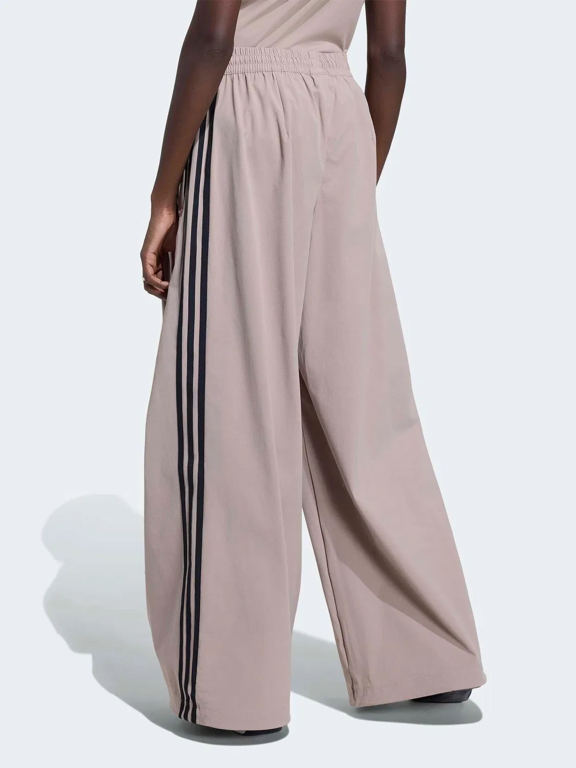 Спортивные брюки плиссированные adidas Originals, коричневый — фото 2