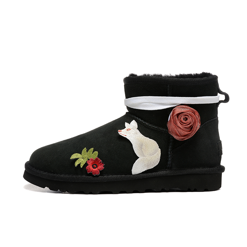 

CLASSIC MINI Зимние ботинки женские белый Ugg