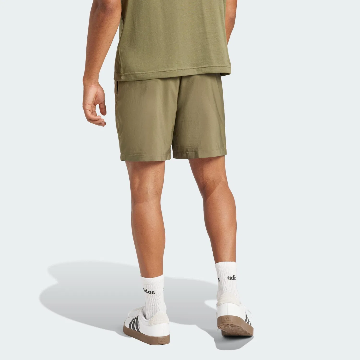 Мужские шорты с эластичным поясом Essentials Small Logo Chelsea Shorts Adidas, Khakibeige Schwarz — фото 3