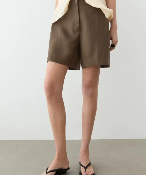 Льняные плиссированные шорты Massimo Dutti