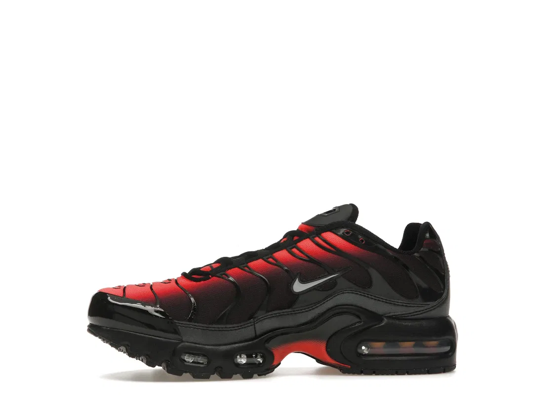 Детские кроссовки Lifestyle Nike Air Max Plus, Black/Bright Crimson/Wolf Grey — фото 3