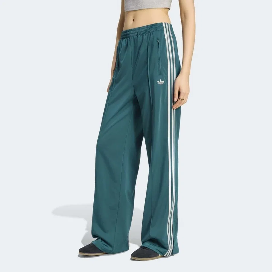Спортивные брюки свободного кроя с карманами adidas, Зеленый