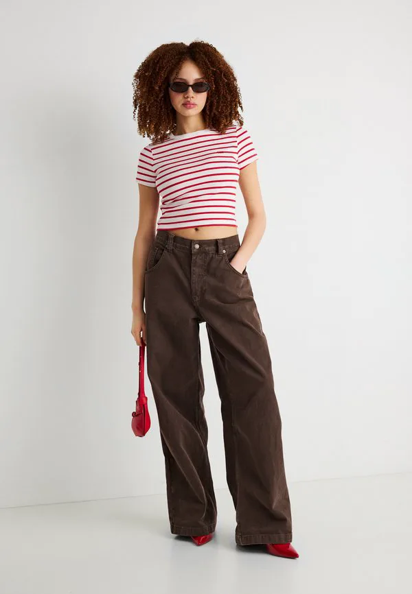 Базовая спортивная футболка с принтом Levi'S, Bright White/Urban Red — фото 2