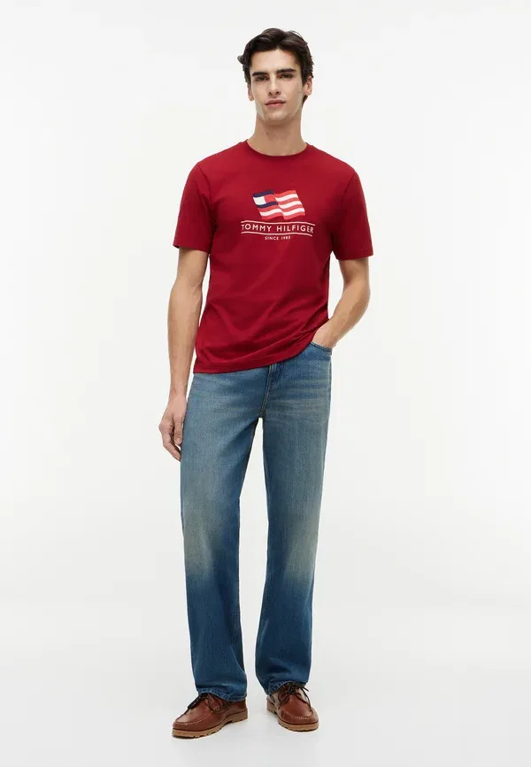 Футболка Tommy Hilfiger Main Flag Regular Tee Americana Capsule Print T-Shirt, регата ред — фото 2
