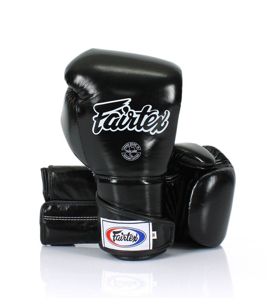 

Боксерские перчатки Fairtex Stylish Angular Sparring, Locked Thumb, 14 oz., черный