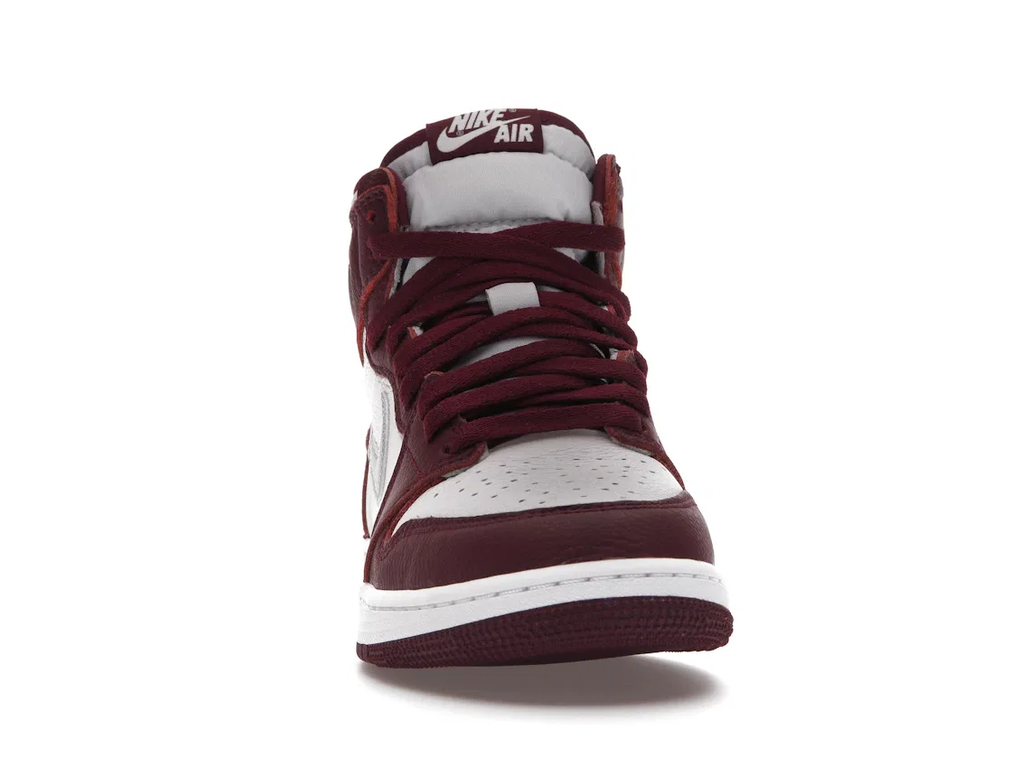 Детские кроссовки для мальчиков высокие с принтом Jordan 1 Retro High OG Bordeaux Jordan, Bordeaux/White-Metallic Silver — фото 2