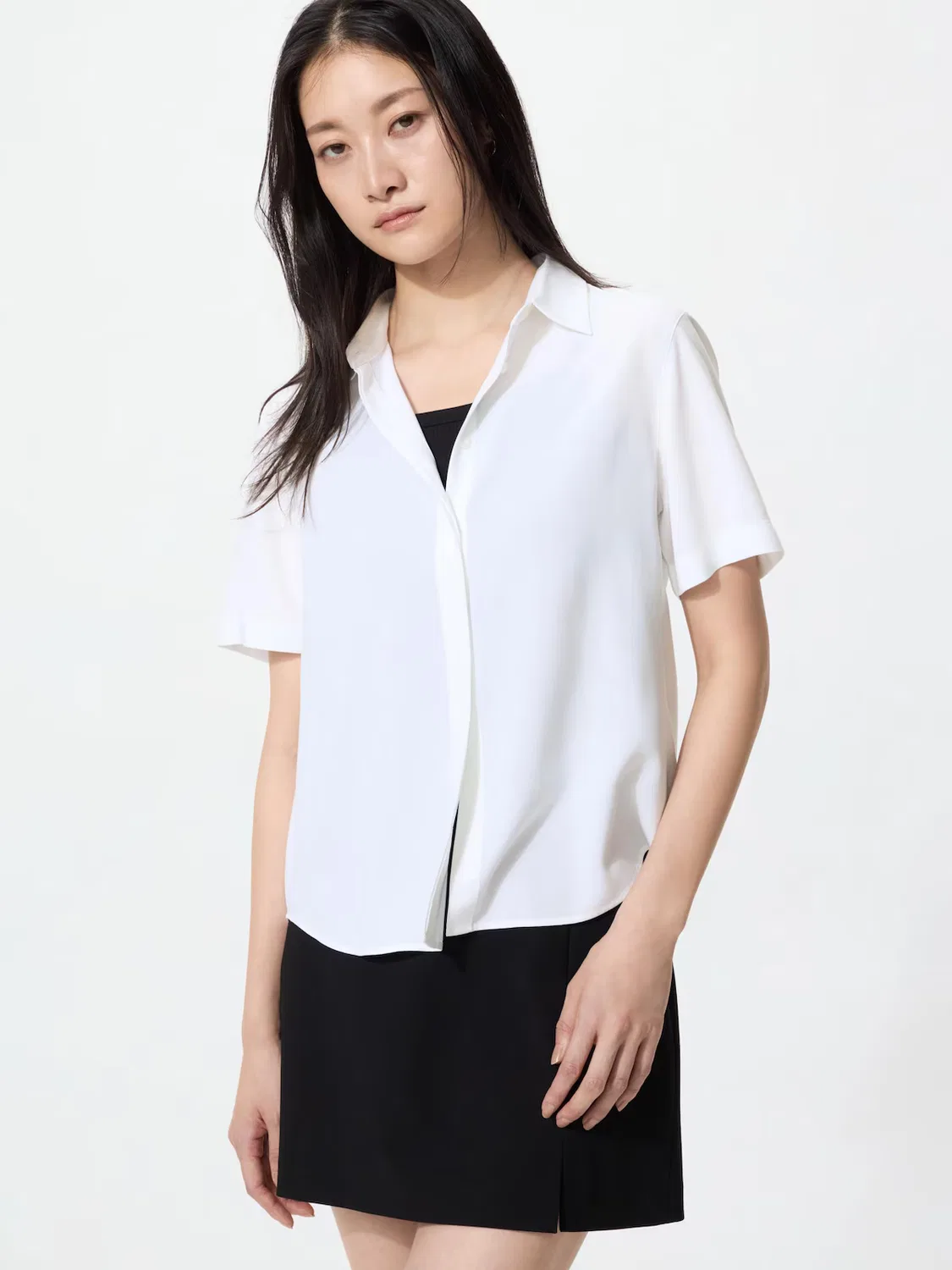 Блузка Uniqlo, базовый элемент гардероба, белый