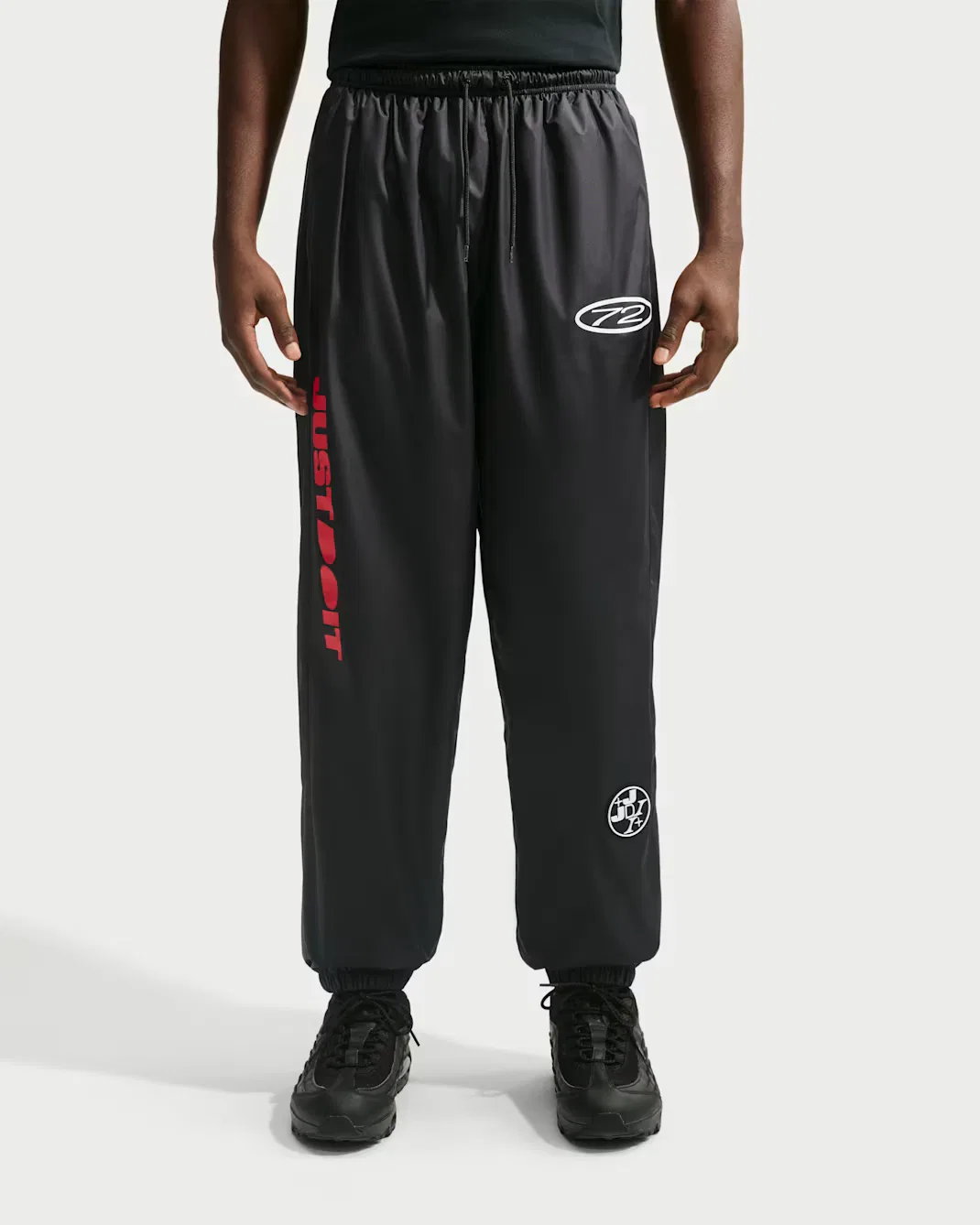 Мужские брюки Storm-FIT с графическим принтом Nike Windrunner, Black/Black/University Red — фото 2