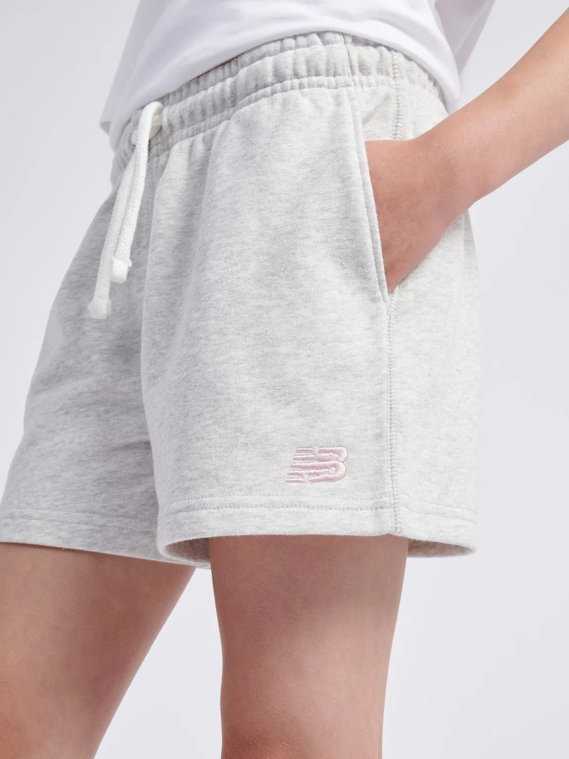 Шорты New Balance Small Logo, серый — фото 4
