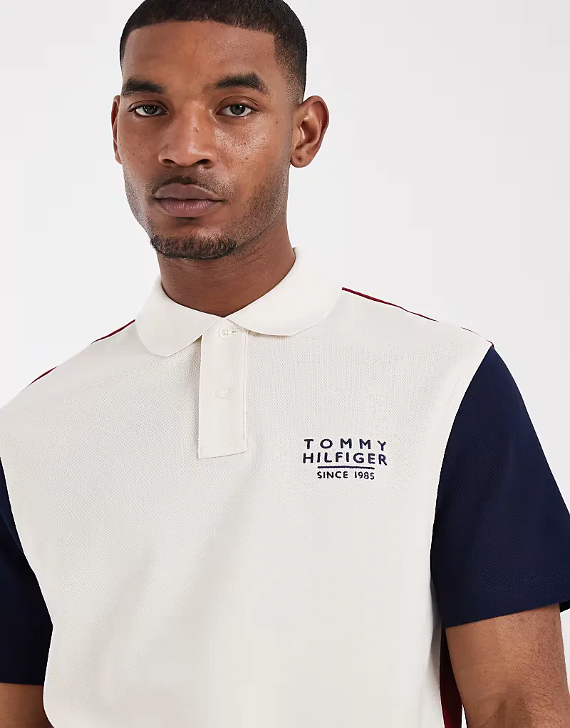 Поло Tommy Hilfiger в стиле колор-блок, прямого кроя, белый и, темно-синий — фото 2