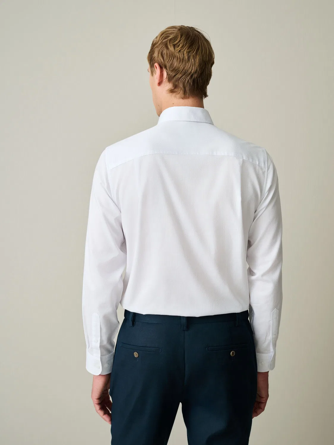 Рубашка с отложным воротником, текстурированная, slim fit Next, белая — фото 3