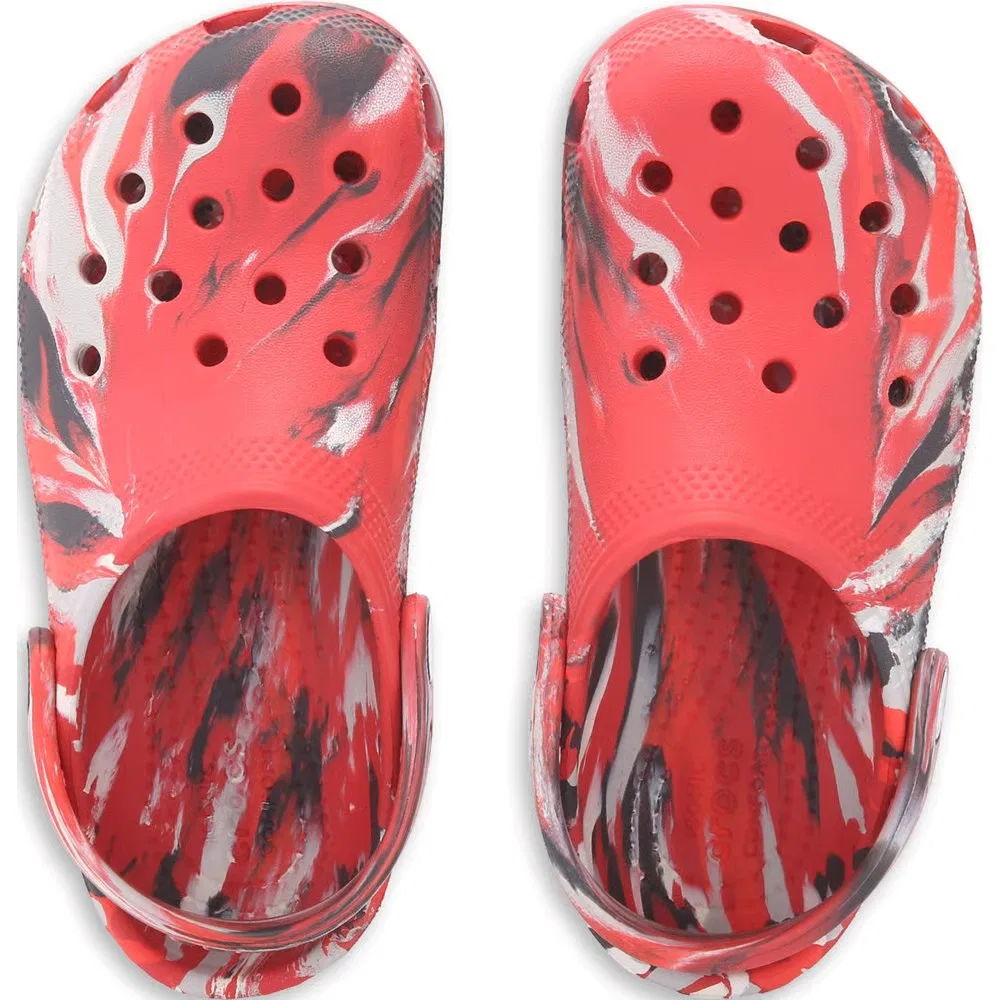 Детские классические сабо с мраморным рисунком Crocs, Red/Black Marble — фото 4